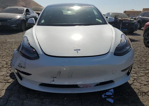 2022 Tesla Model 3 z USA, uszkodzony, nr VIN 5YJ3E1EB4NF163662